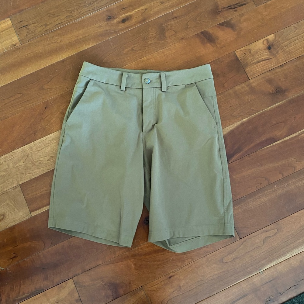 Lululemon Men’s commission short in dark sand